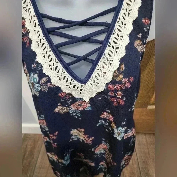 Maurice’s Shirt Top Women’s Large Loose Fit Navy Blue Floral Sleeveless Tank Top - Picture 2 of 7